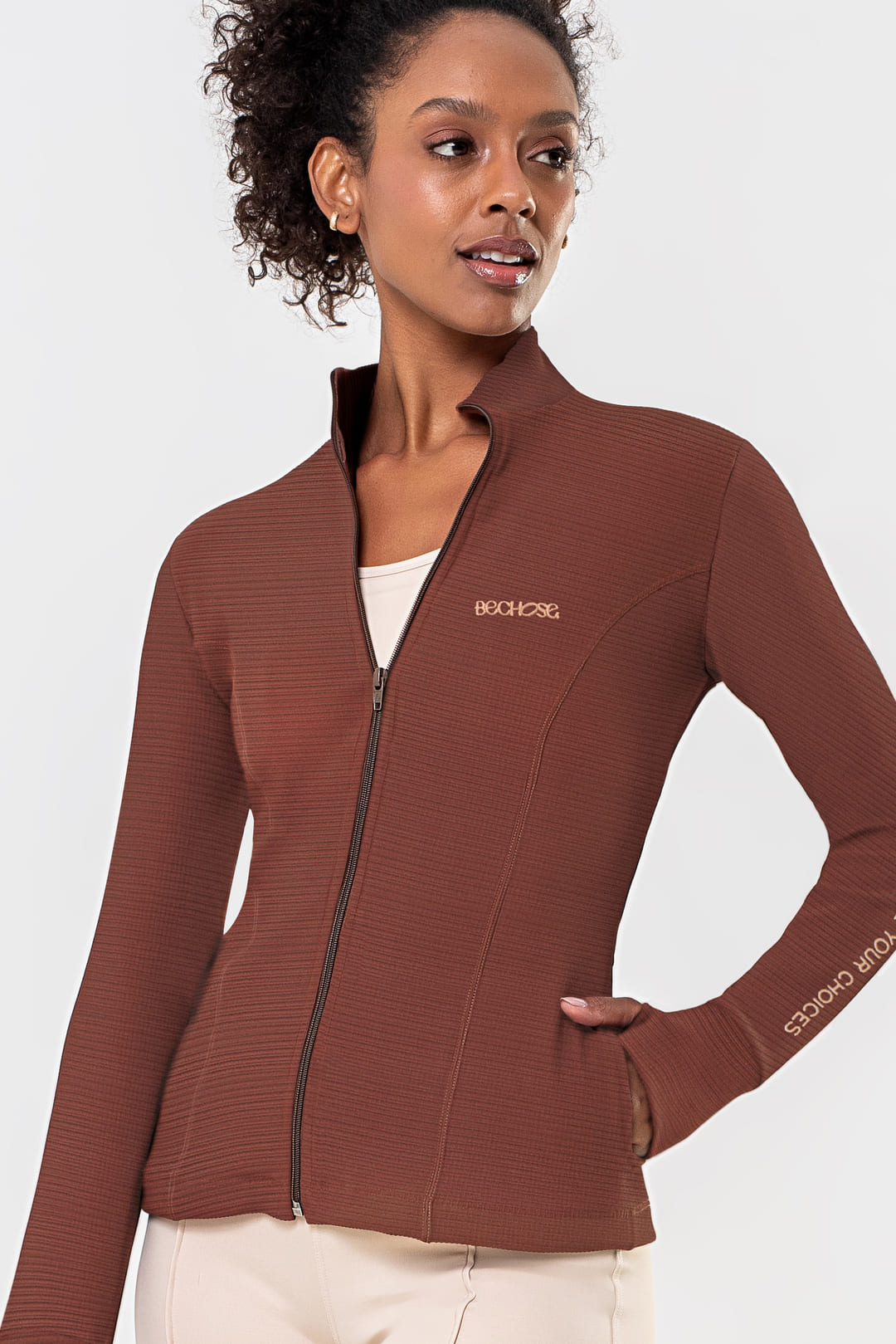 jaqueta-canelado-marrom-bechose-5 Jaqueta Cravo Marrom Pantone Canelado - Imagem 1