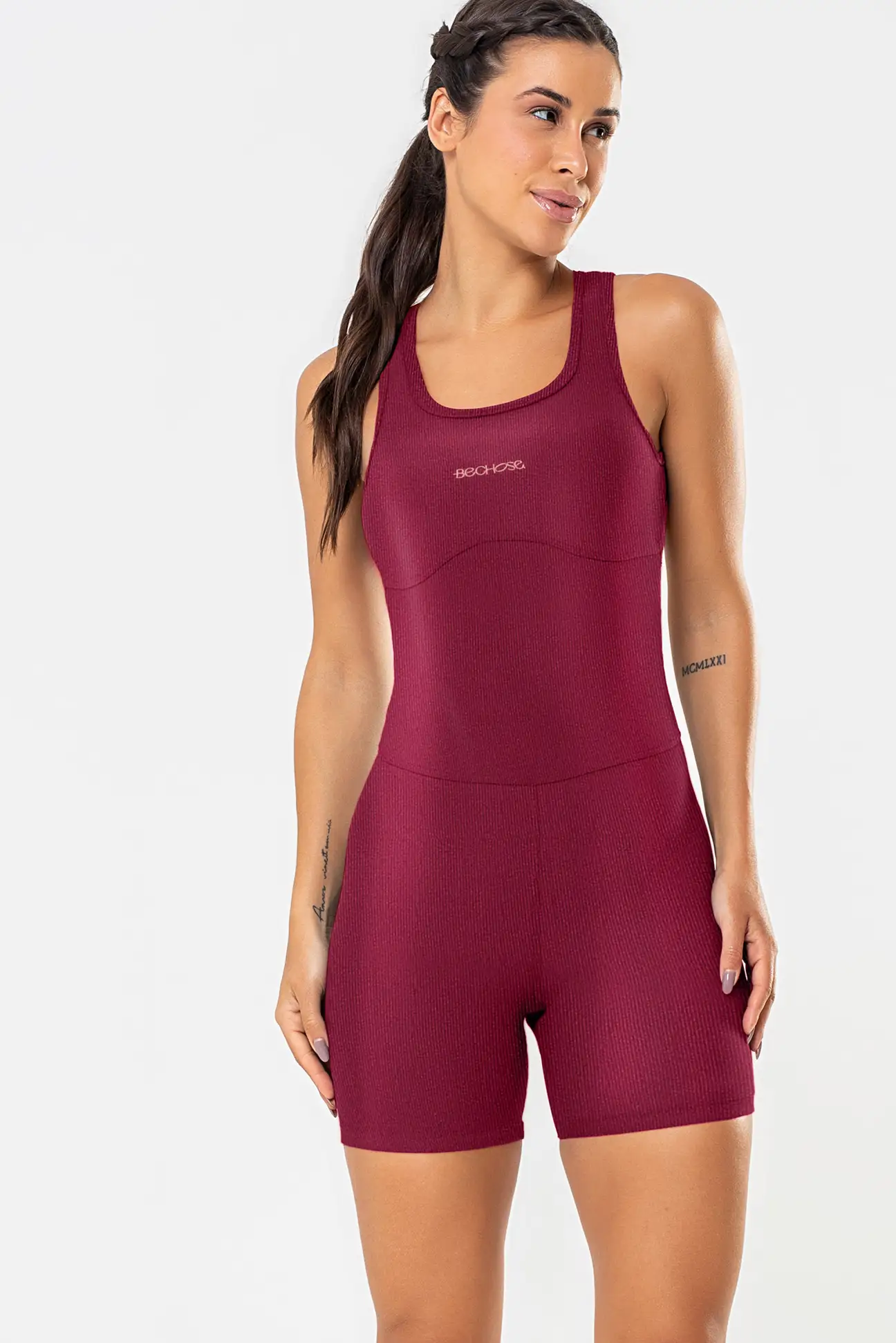 Macaquinho-Peonia-Bordo-Glow-bechose-1 Macaquinho Peonia Bordô Glow - Imagem 1